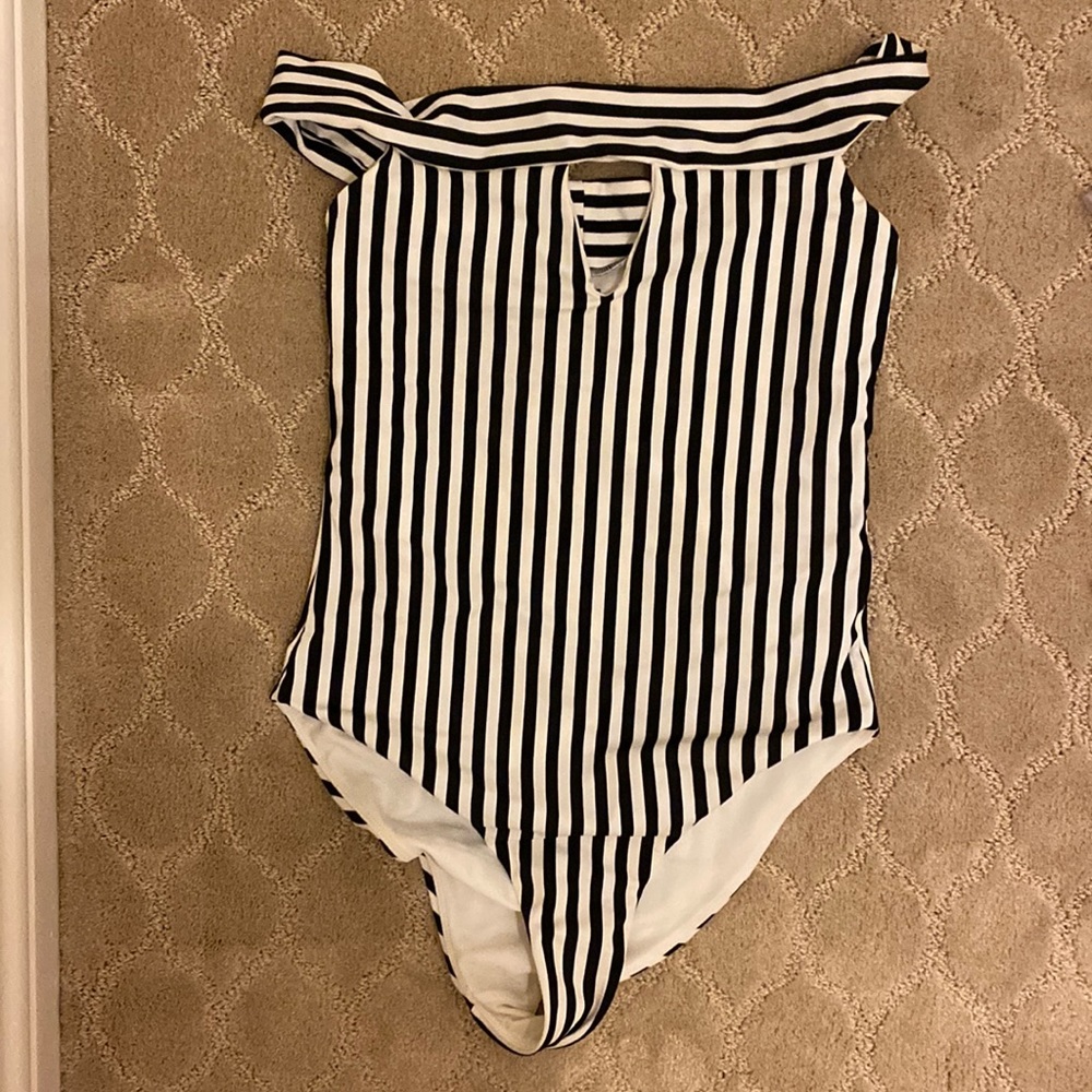 One piece swim
